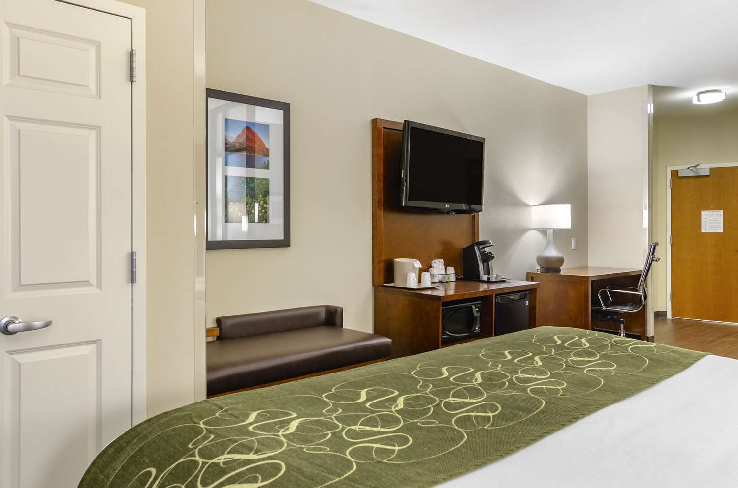 Efficiency, Suite, King Bed