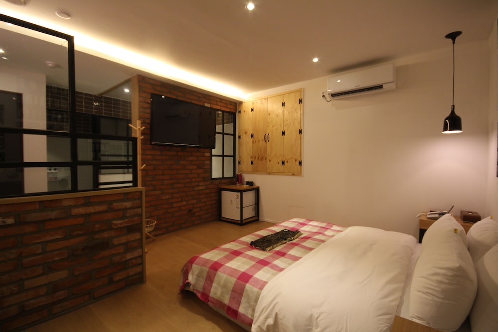 25 Hours Hotel 2 11/50