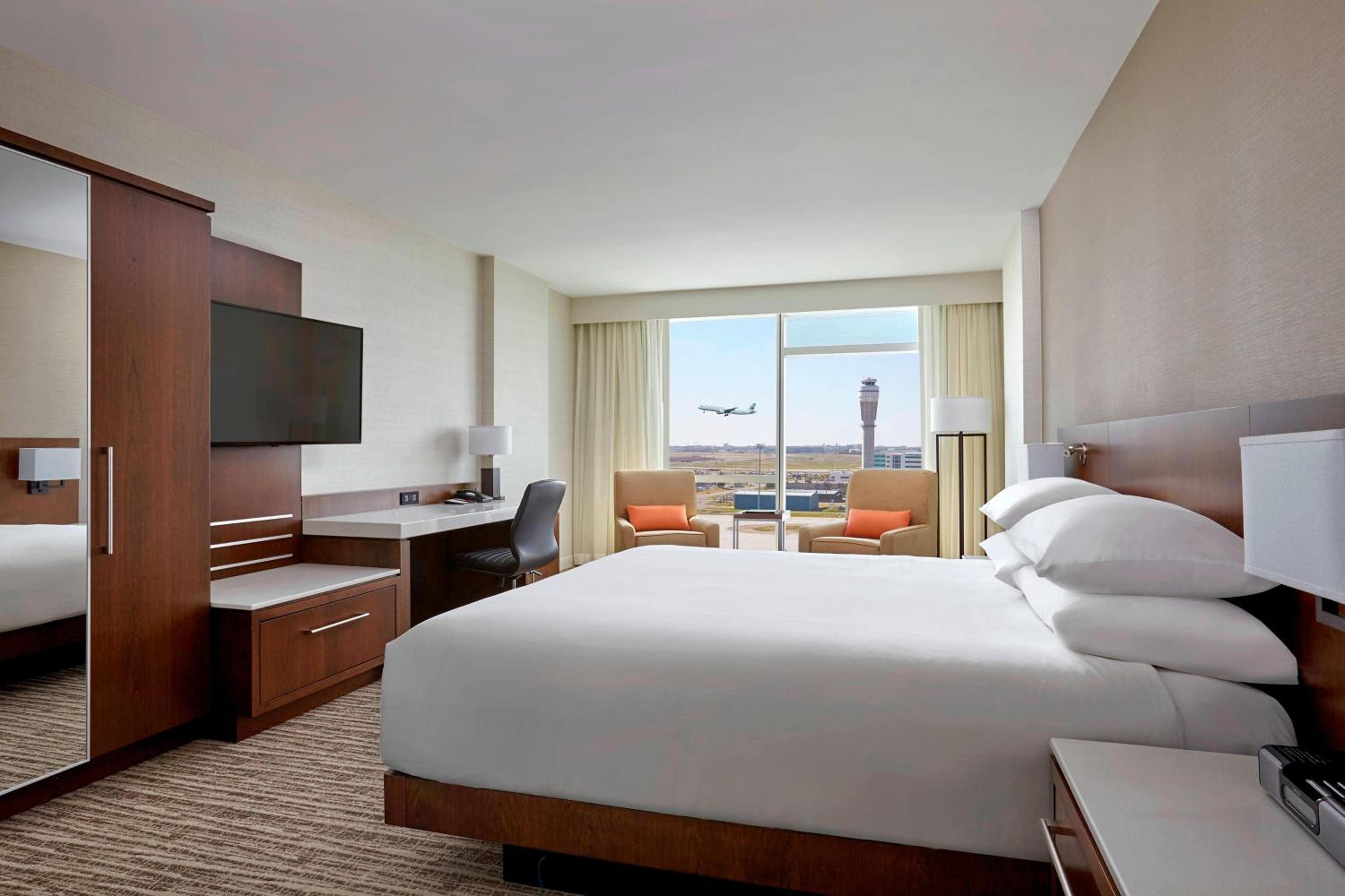 Room, King Bed, Airport View