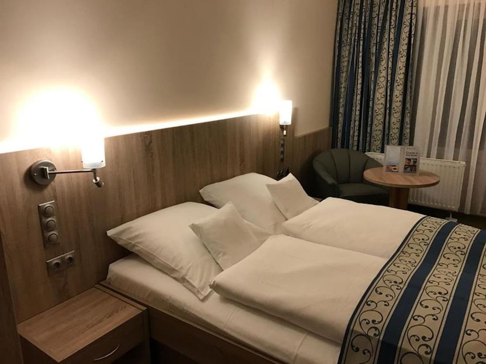 غرفة بسرير كوين بإطلالة على المدينة بشرفة بغرفة نوم واحدة، Room in B&B - Studio for 2 People in Hamburg Mitte, Cozy and Modern 3/10