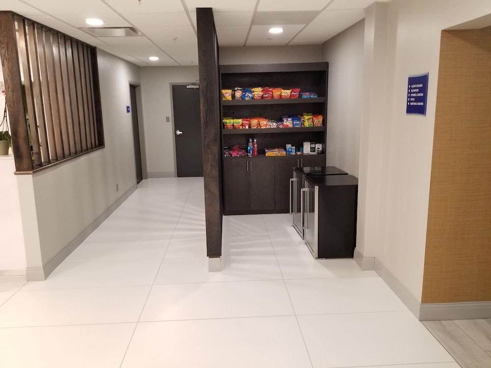 Best Western Plus Bloomington East Hotel 5/24