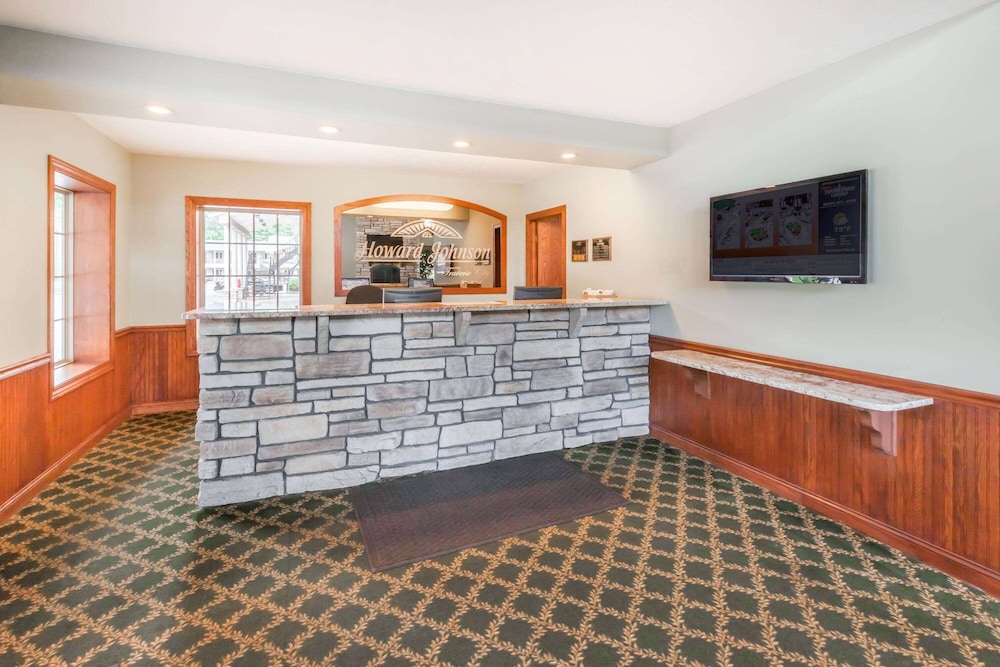 Howard Johnson by Wyndham Traverse City 3/47