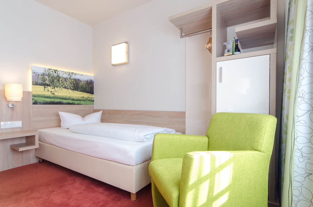 1 BEDROOM, STANDARD, SINGLE