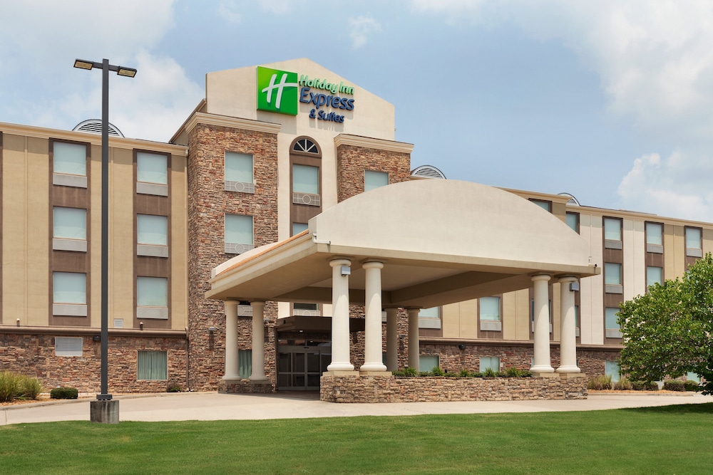 Holiday Inn Express Hotel Suites Searcy 1/50