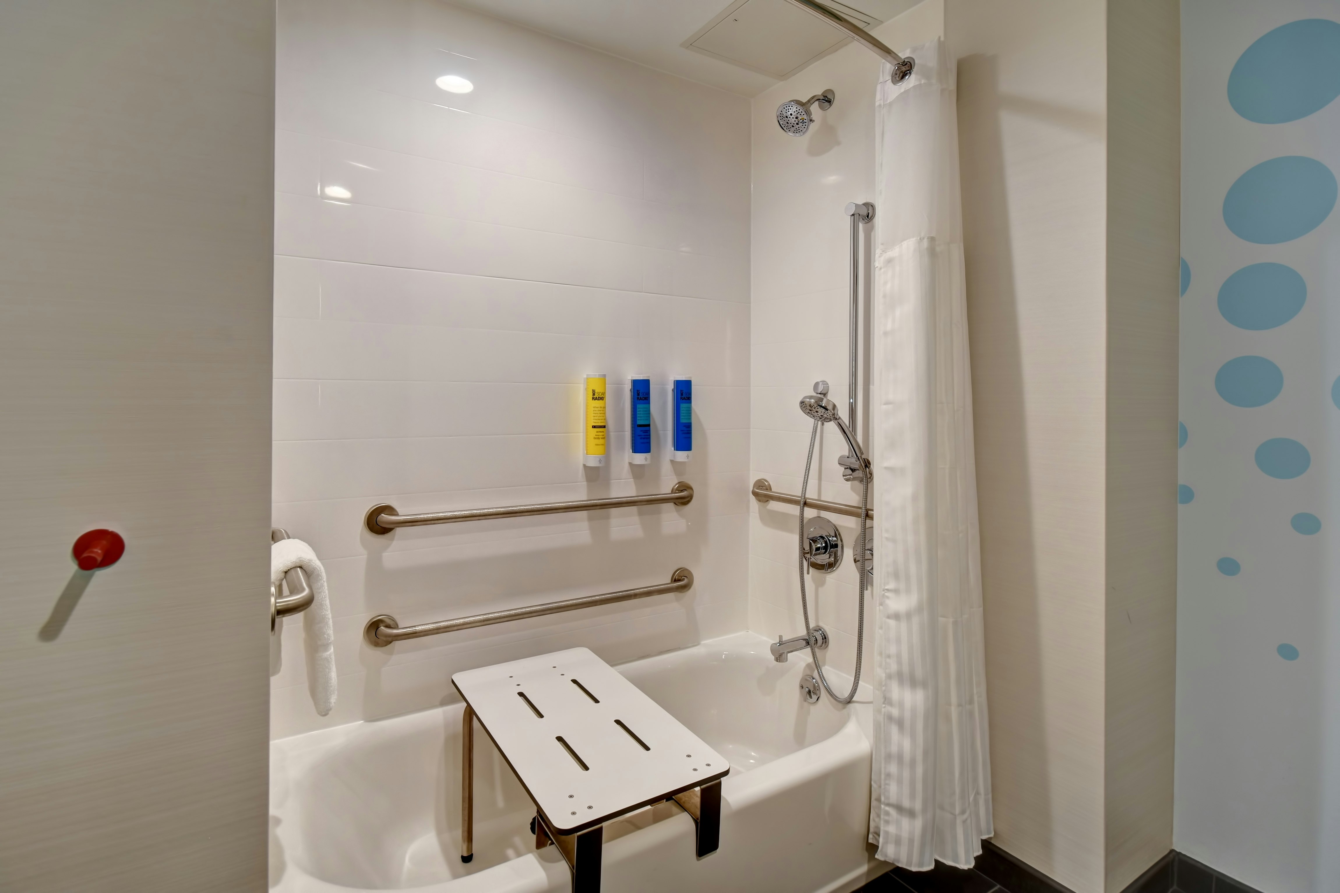 غرفة بسريرين كوين بحوض استحمام لذوي الإعاقة، Tru By Hilton Syracuse-Camillus 3/3
