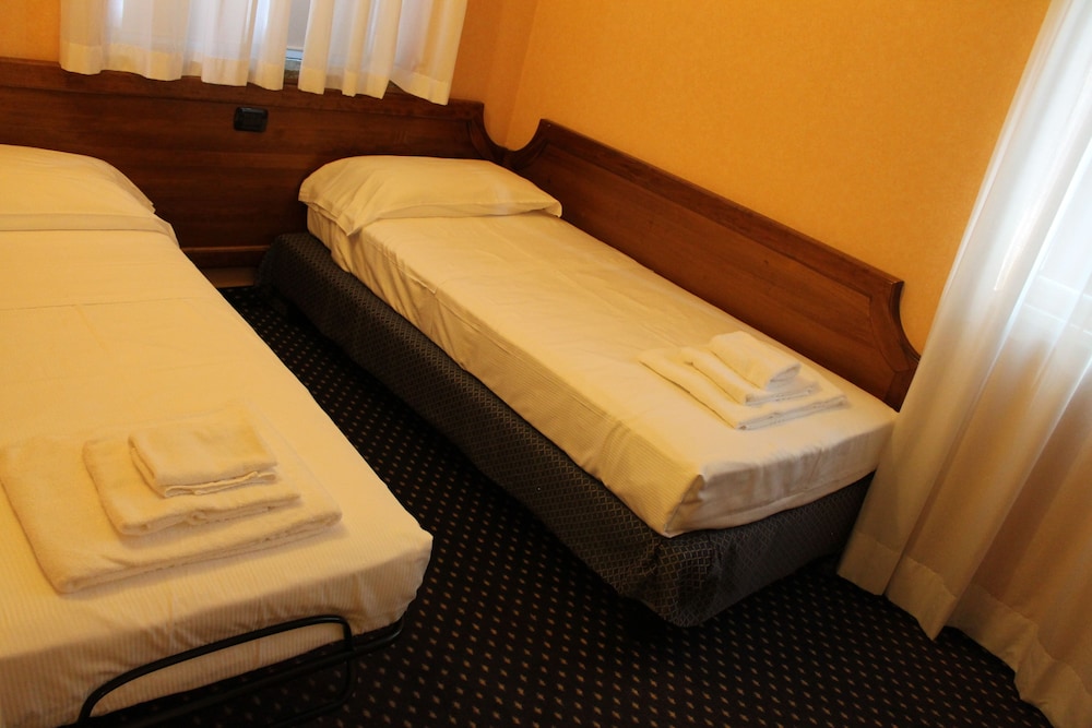 Hotel Don Carlo 11/50