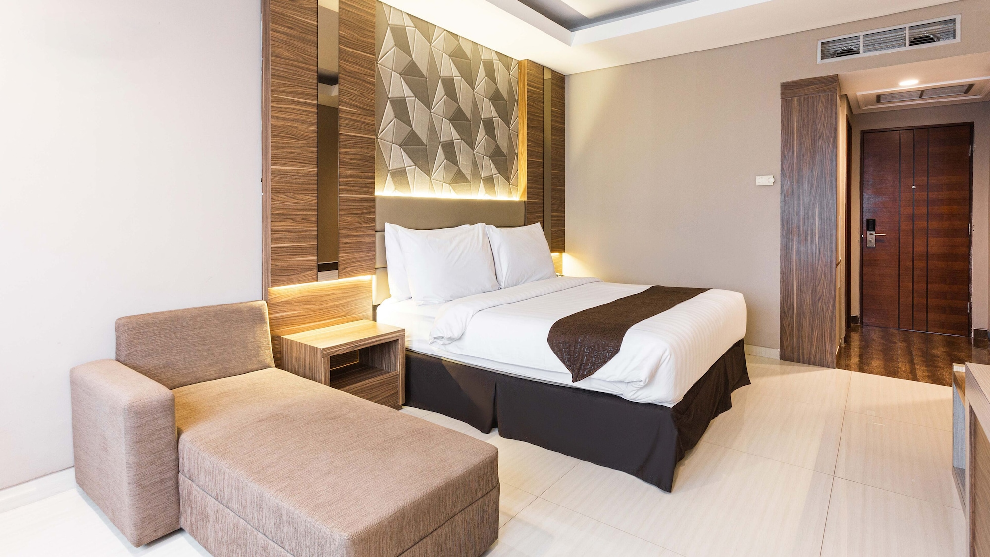 Executive, Queen Bed