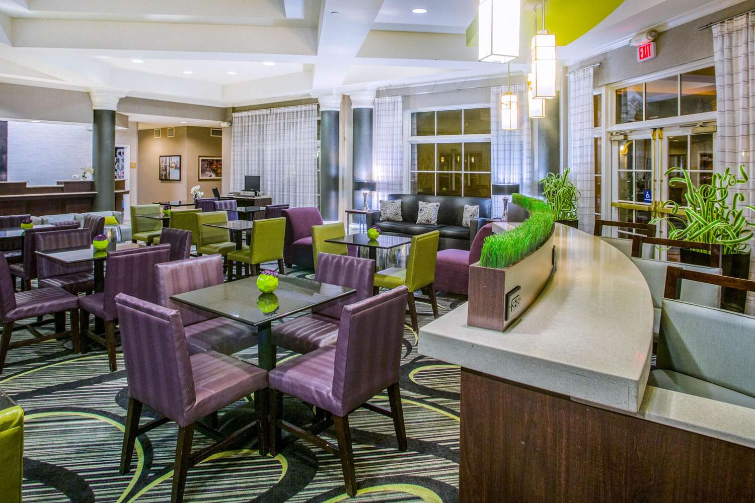 La Quinta Inn Suites St Louis Westport 37/49