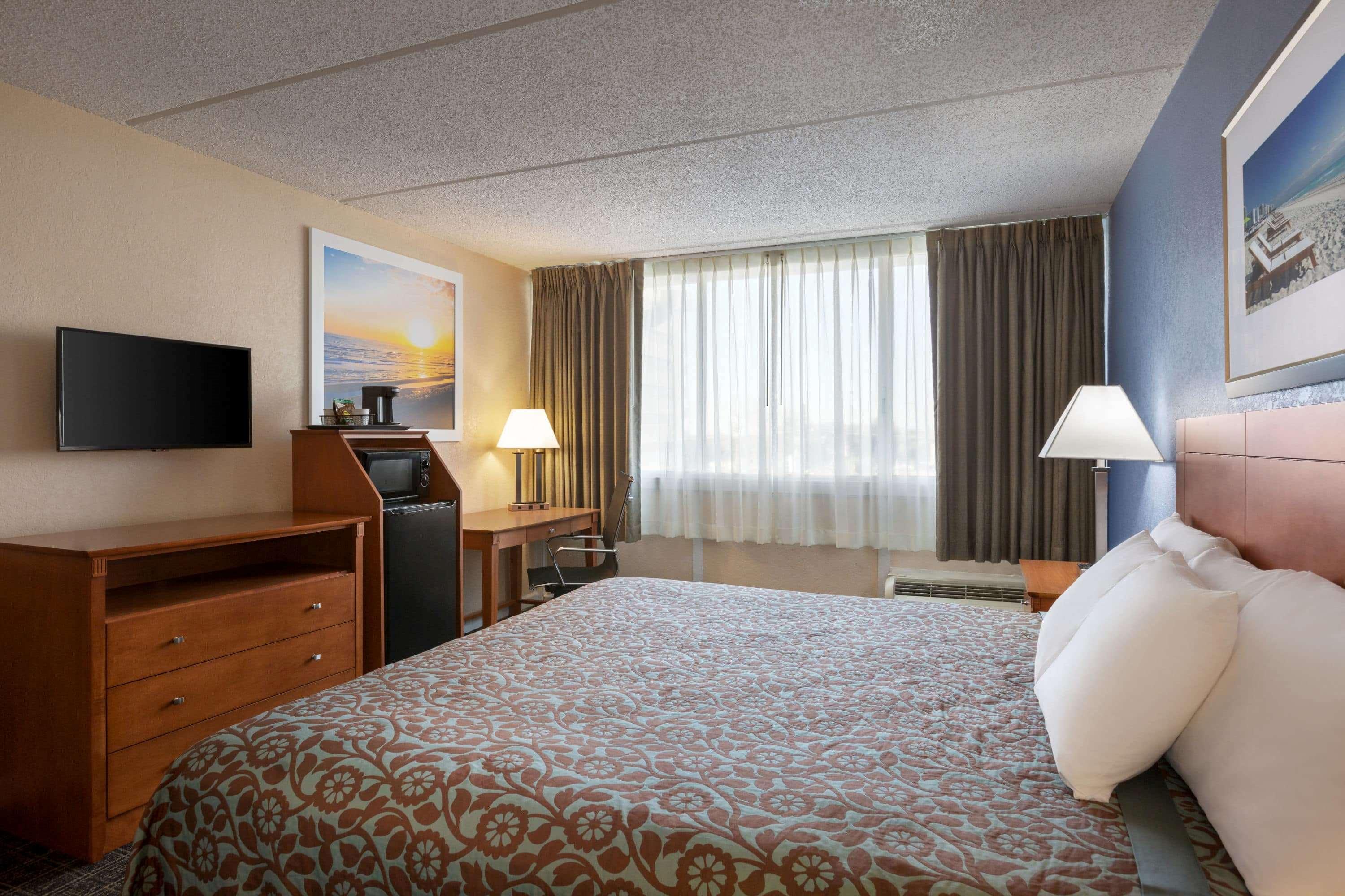 ROOM, KING BED