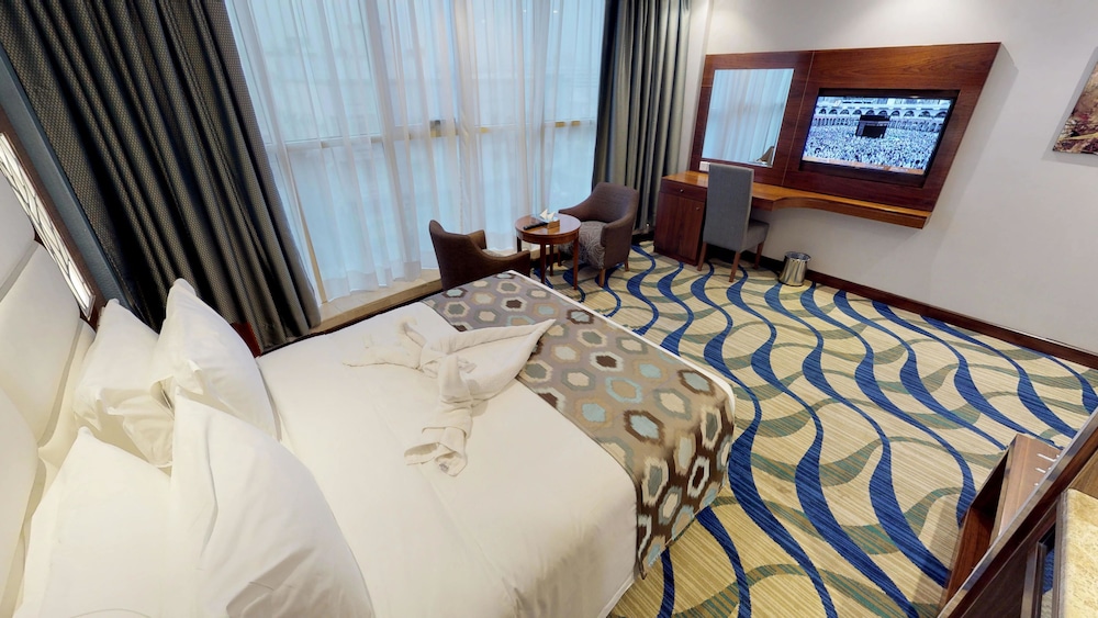 DELUXE, DOUBLE BED