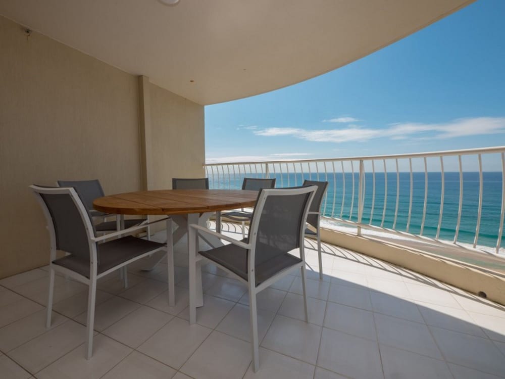 Burleigh Surf Apartments 69/77