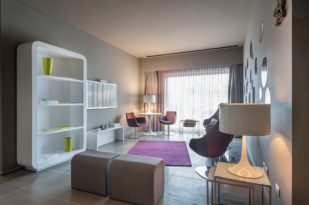 8piuhotel 29/50