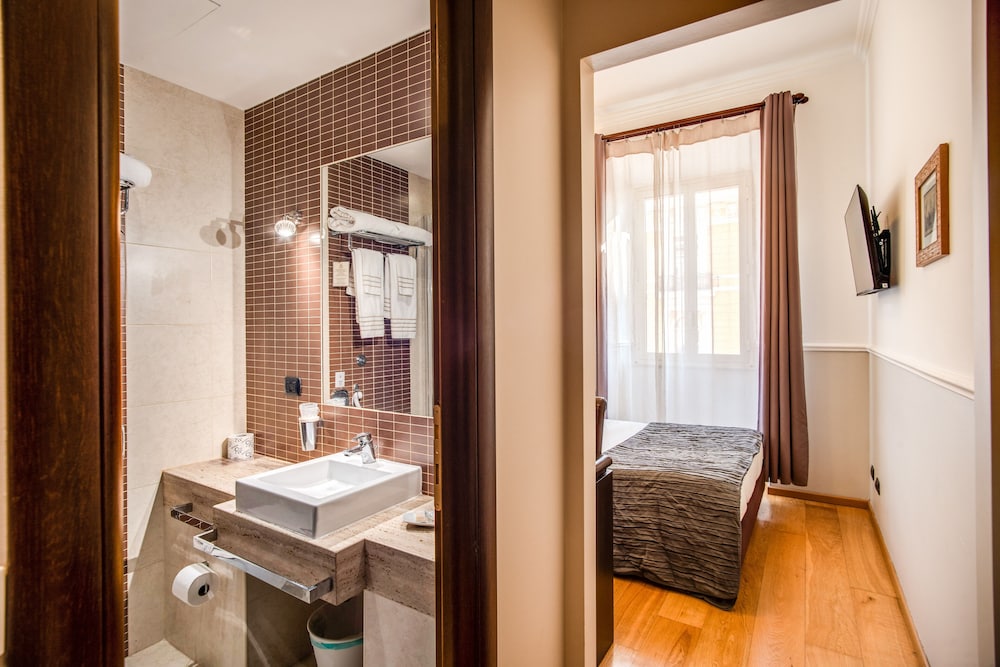 Everest Inn Rome 53/58