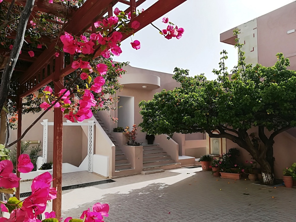 Evina Rooms & Suites 33/38