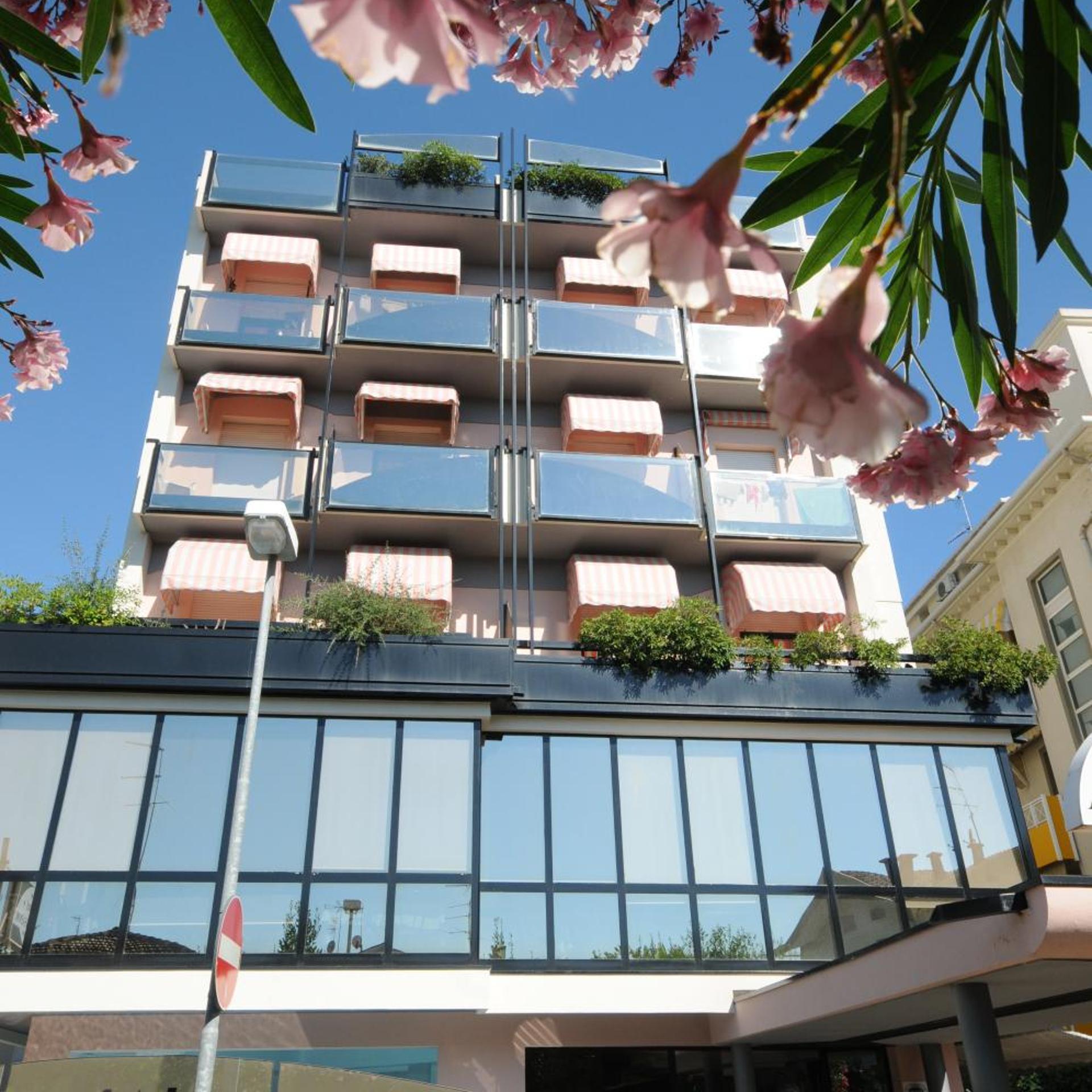 Hotel Ambassador 3/49
