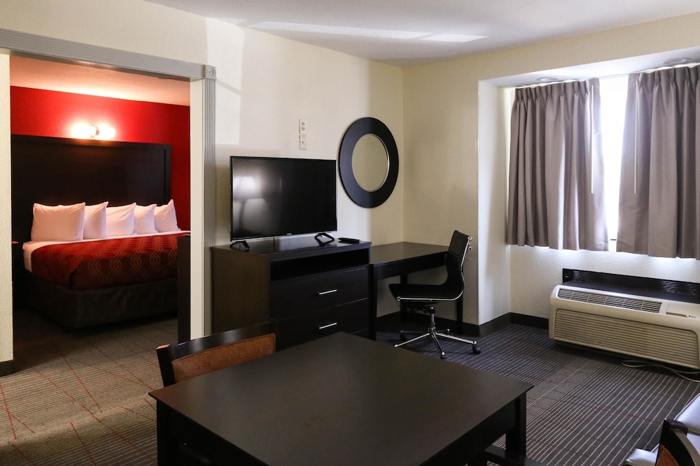 Econo Lodge Inn Suites Greenville 34/69