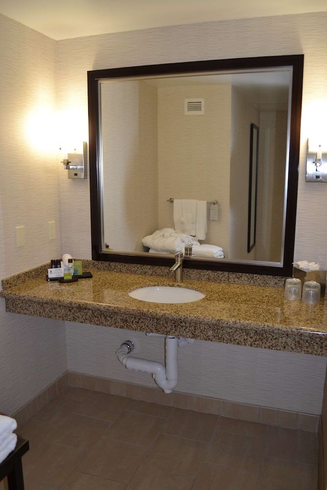 Embassy Suites Palmdale 8/63