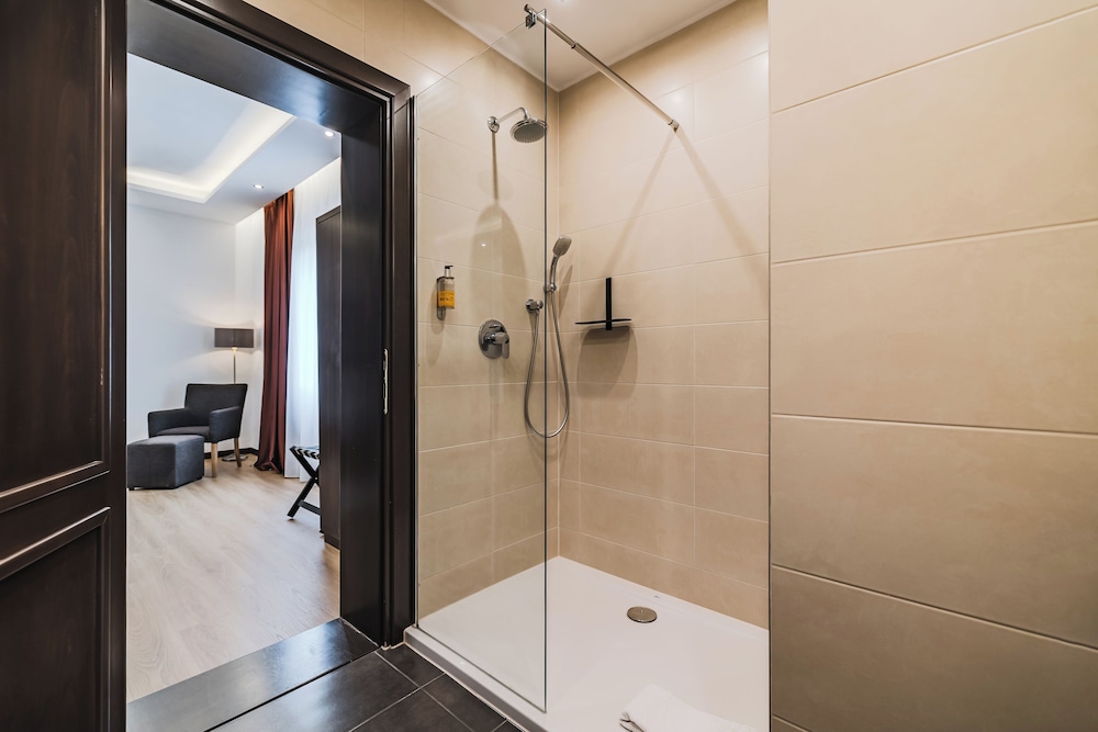 Hotel Republique 42/45