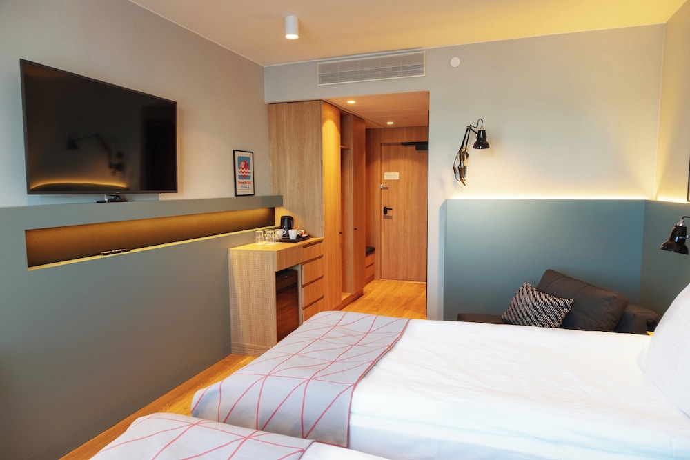 Standard, Twin Beds, Chair Bed