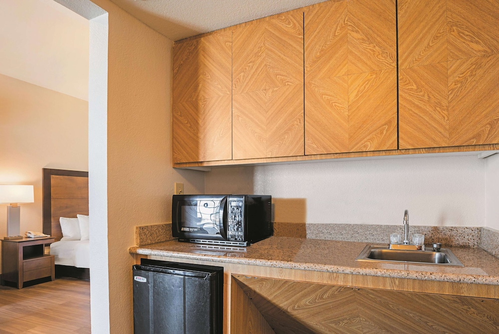 Wingate by Wyndham Galveston Beachfront at Seawall 25/32