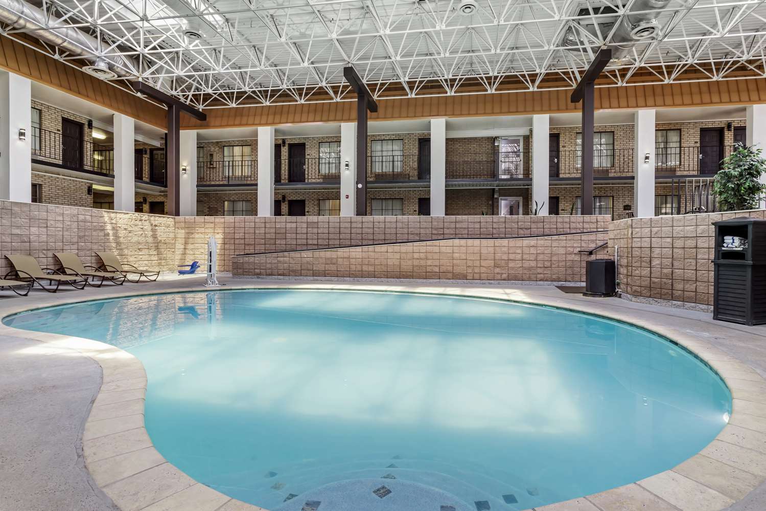 Alexandria Inn and Suites and Conference Center 31/32