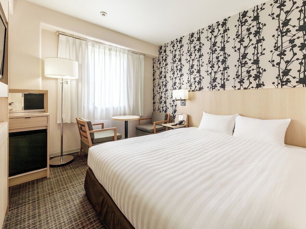 ROOM, QUEEN BED
