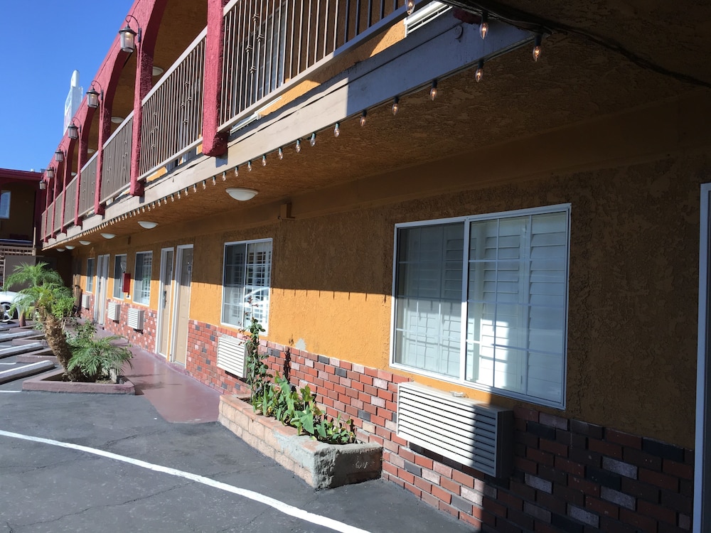 Hyde Park Motel 3/36