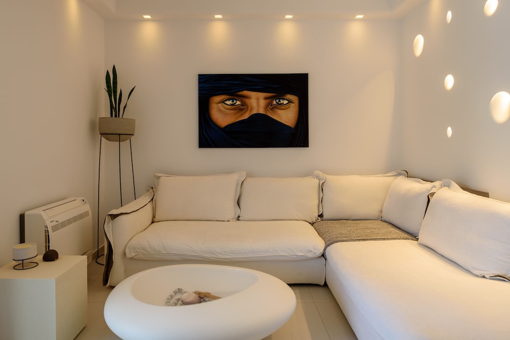 Amor Hideaway Villas by Mr and Mrs White 12/46