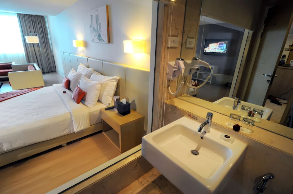 Grand Jatra Hotel 26/70