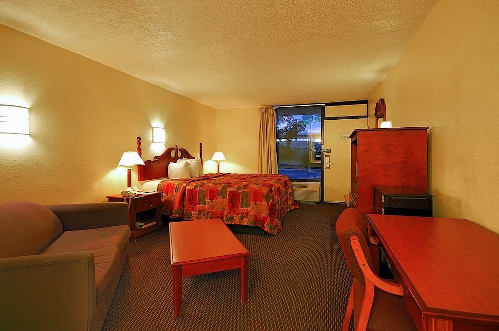 Super 6 Inn & Suites 35/40