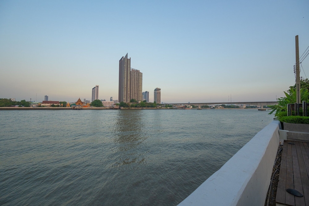 We Hotel Riverfront Bangkok 36/44