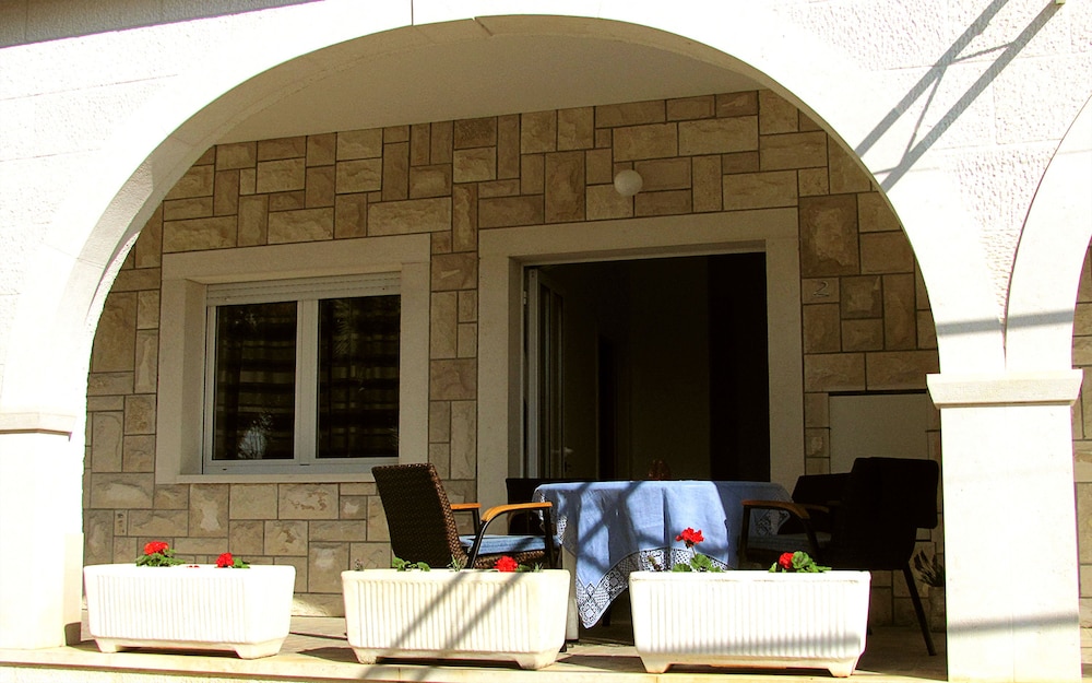 VILLA PAPE 8/50