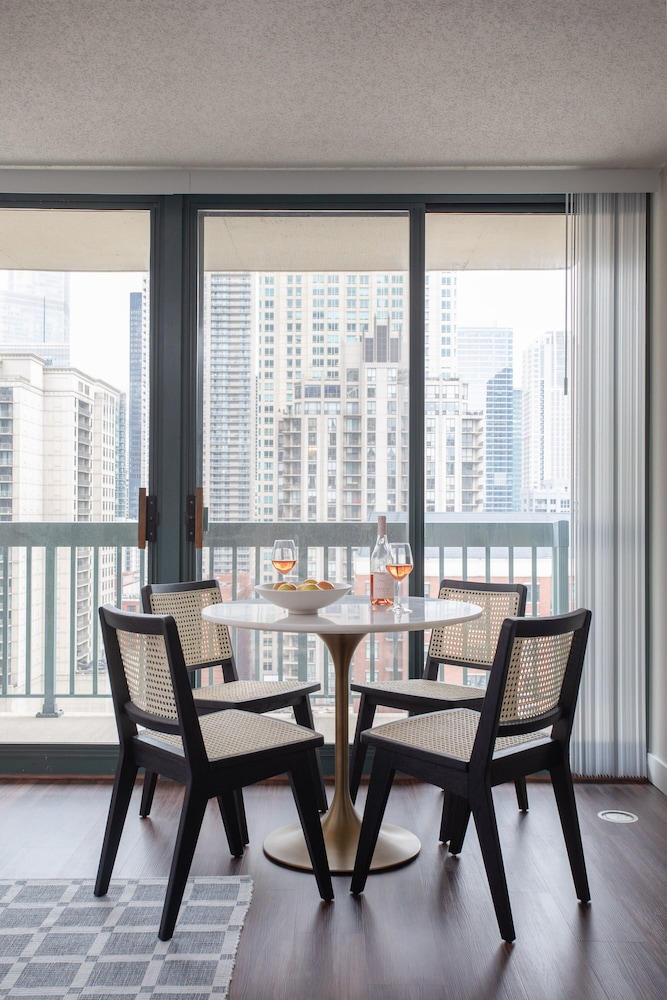 Kasa Chicago River North Apartments 34/50