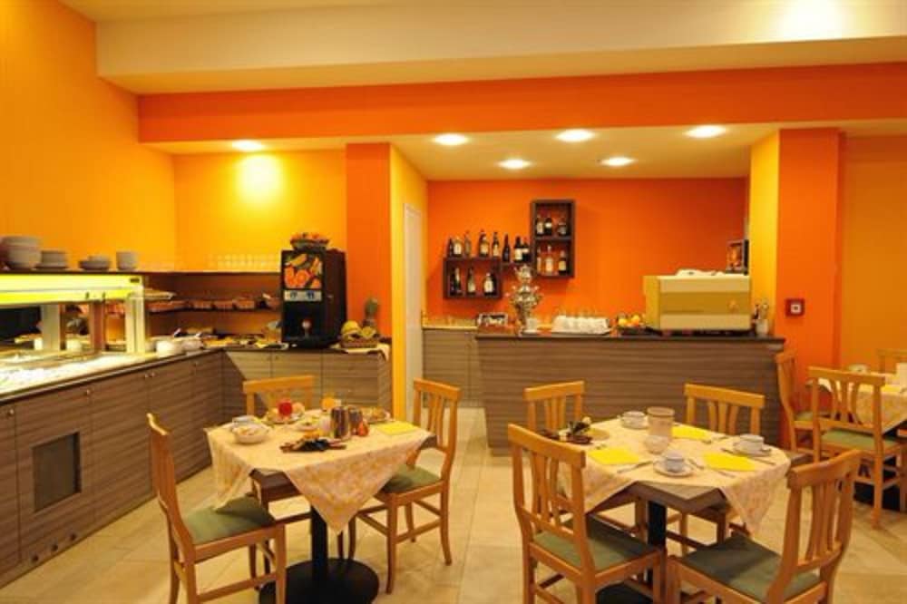 Hotel Primavera 51/57