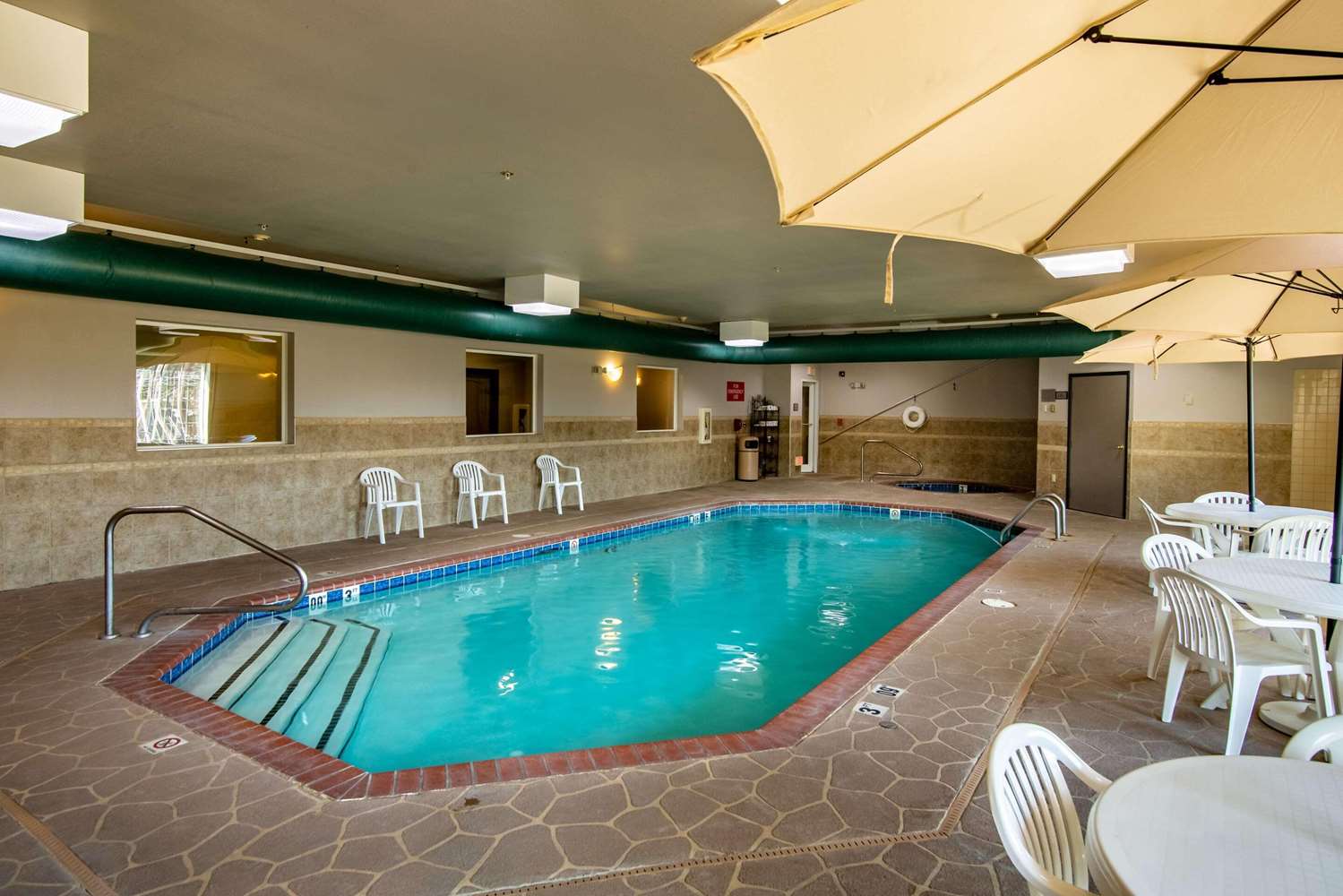 Country Inn & Suites By Radisson, El Dorado, AR 4/16