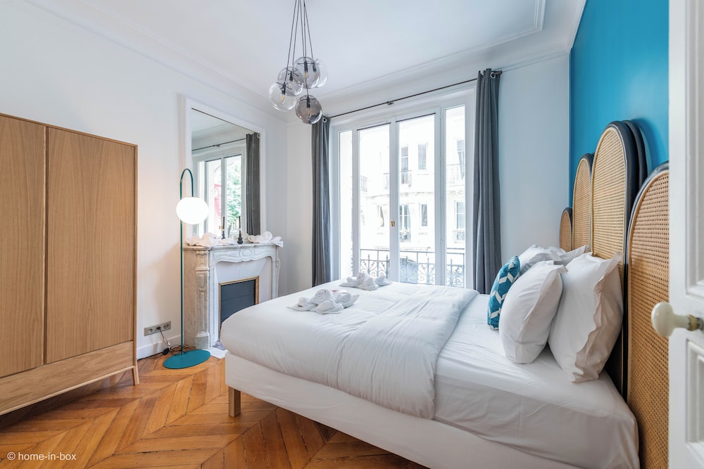 2 ROOMS, DELUXE, APARTMENT