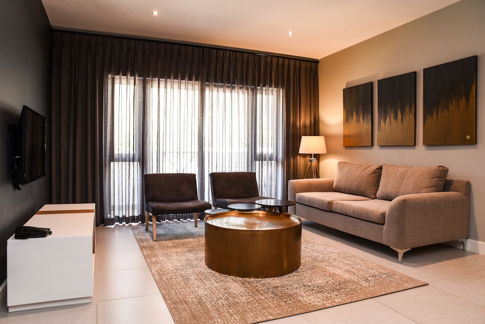 The Residency Sandhurst 40/60