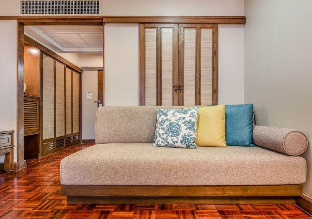 The Regent Cha Am Beach Resort 48/75