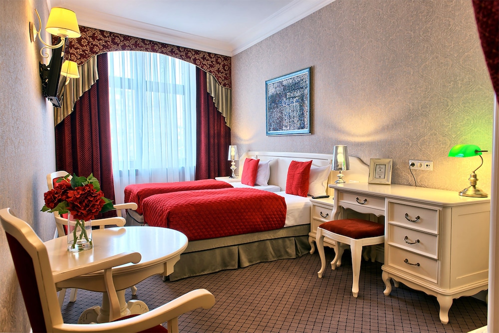 Sleepwalker Boutique Suites 51/79