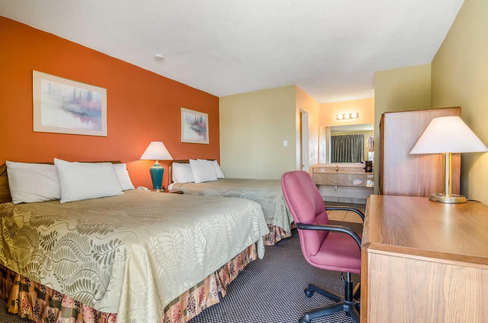 Executive Inn Dodge City, KS (ex Rodeway Inn) 15/34