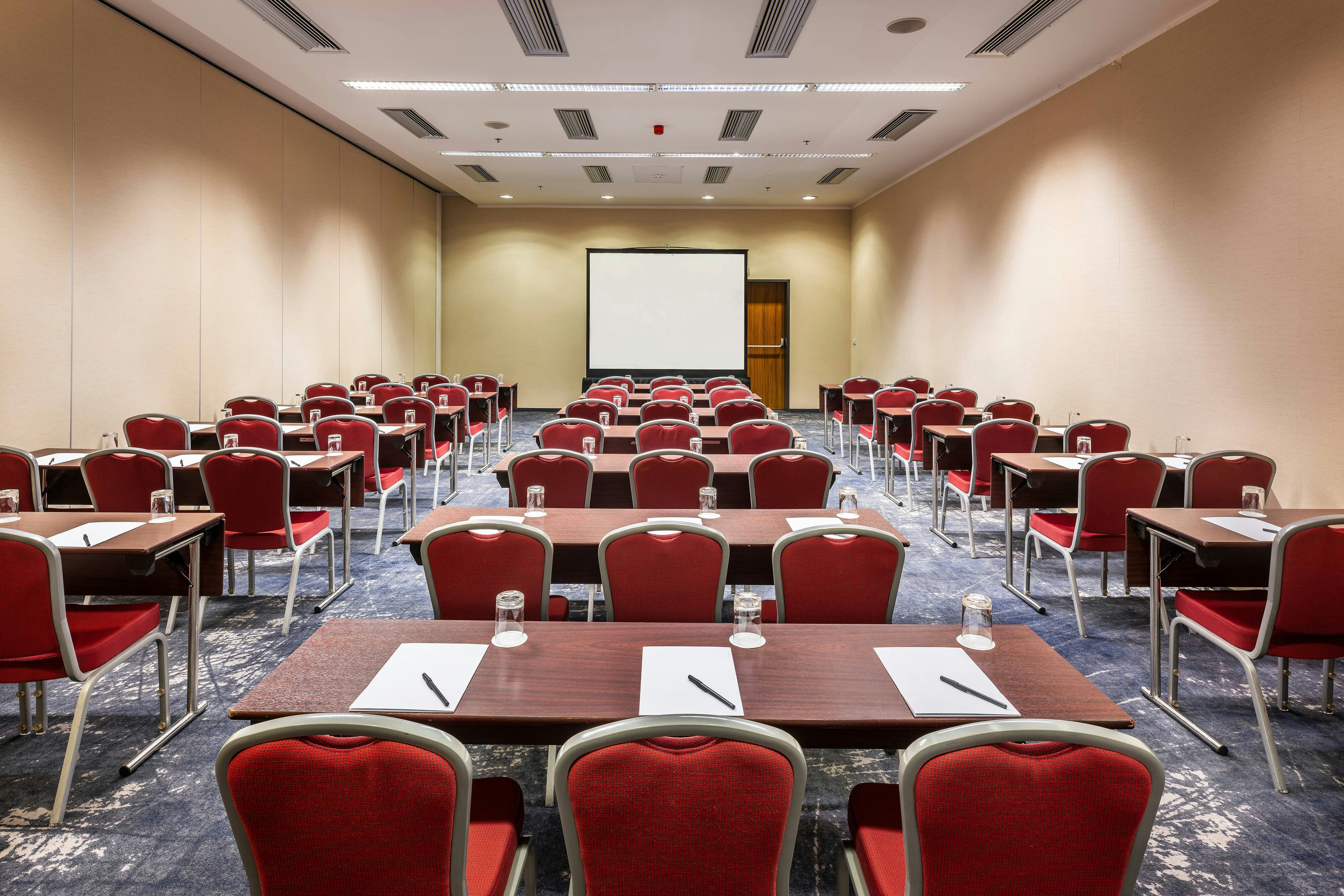 Courtyard By Marriott Prague Airport 50/59