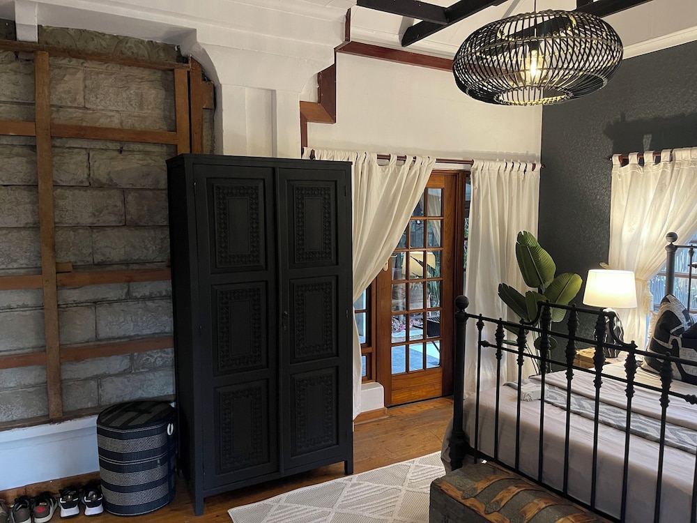 Sandton Farmhouse Executive B&B 4/38