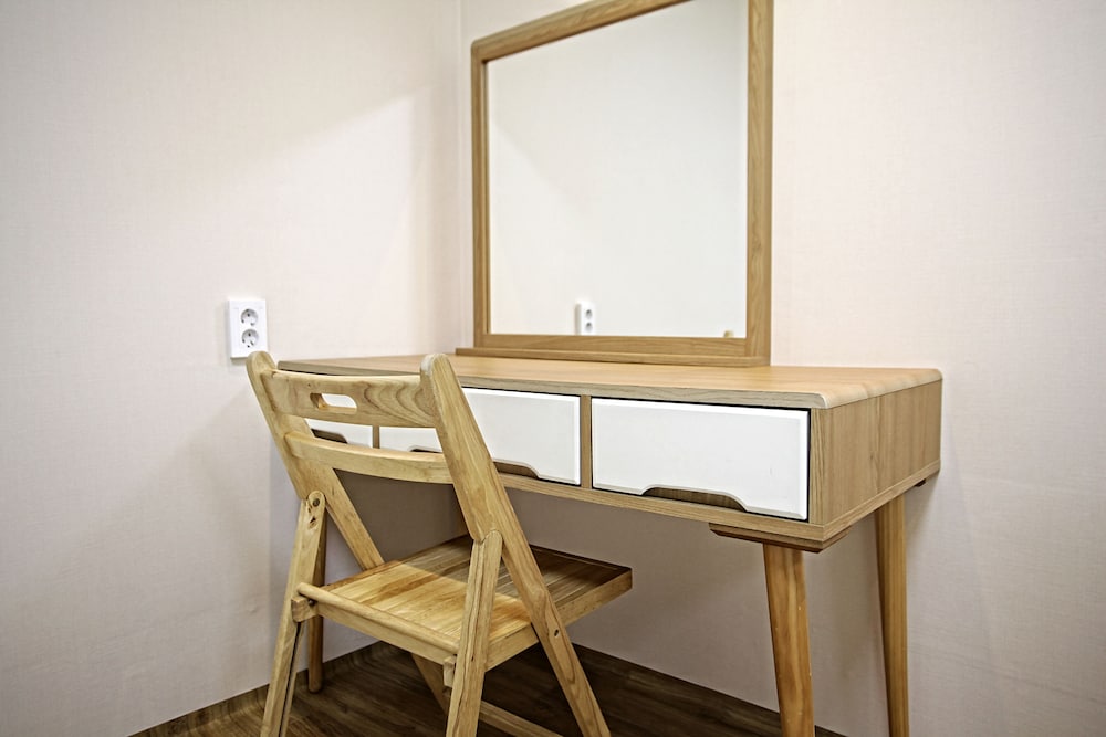1% Hostel 7/59