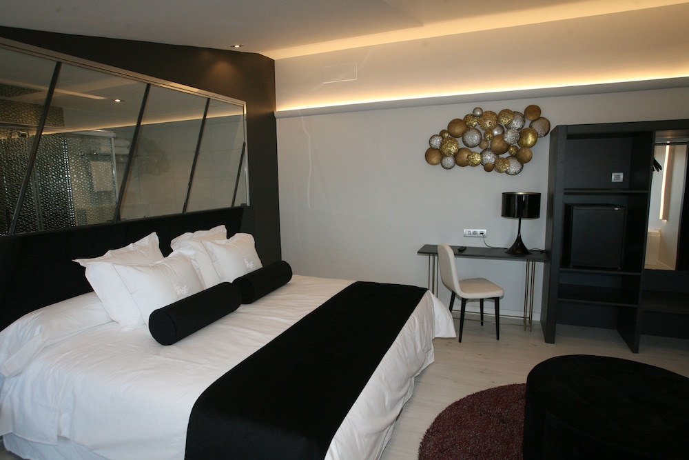 HOTEL CARDENAL 8/30