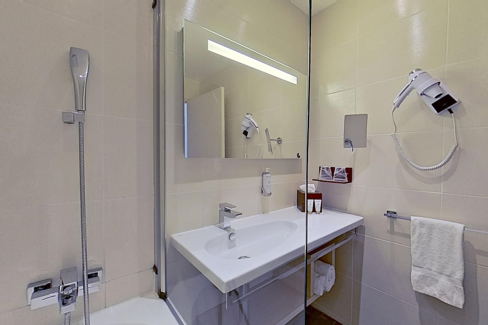 Hotel Aquabella and Spa 35/37
