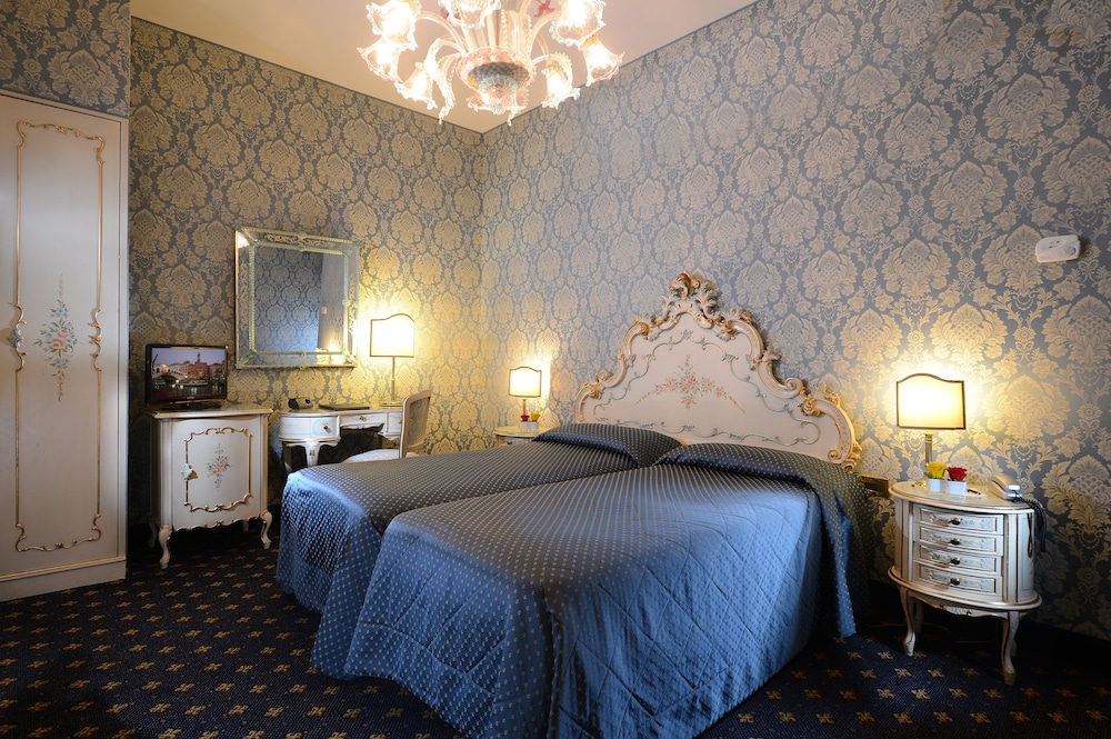 Room, Triple, 1 Double and 1 Single Bed