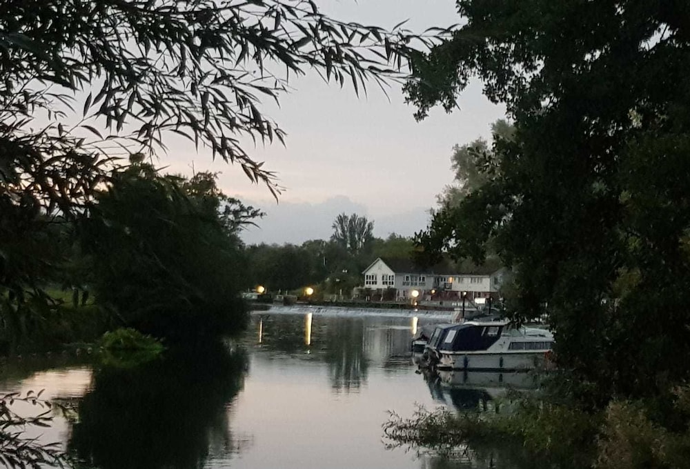 The Riverside Inn 41/49