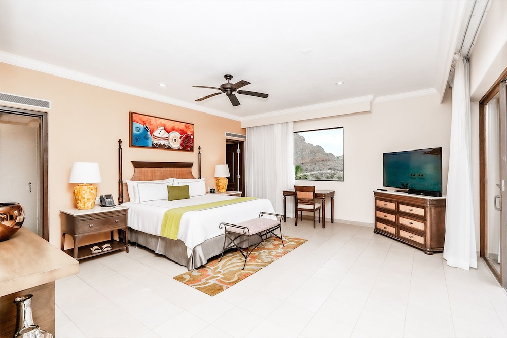 3 Bedrooms, Suite, 2 King Beds, 2 Queen Beds, Sofa, Premium Floor
