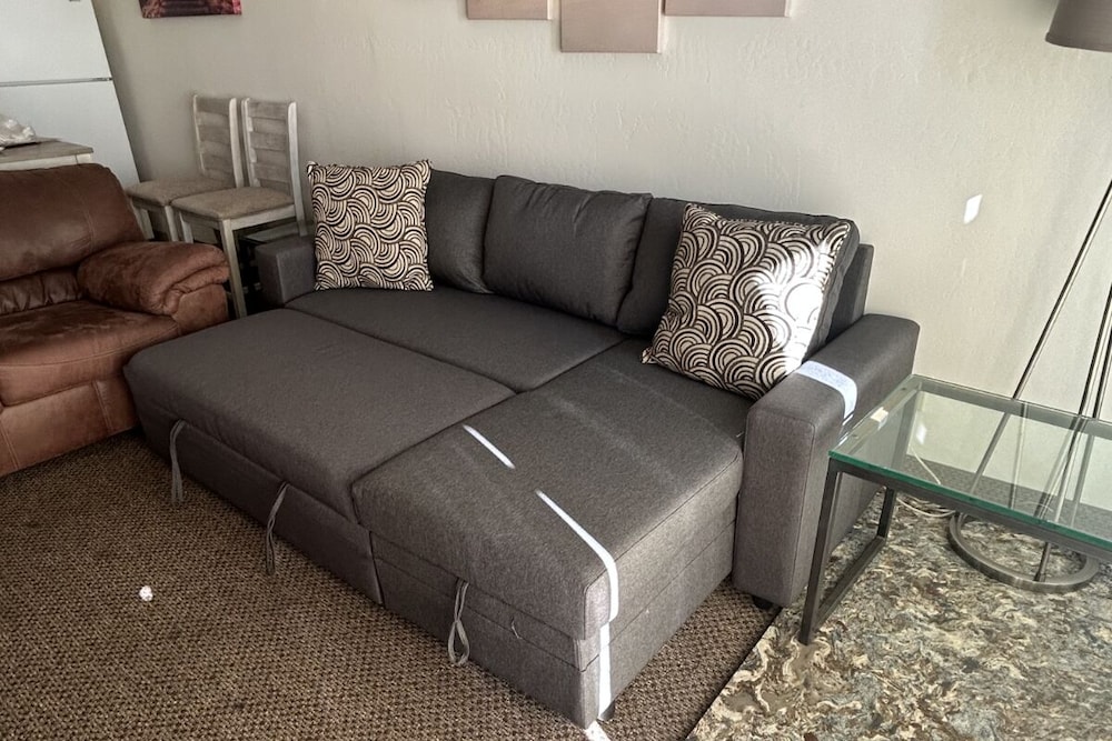 Pier, King Bed, Sofa