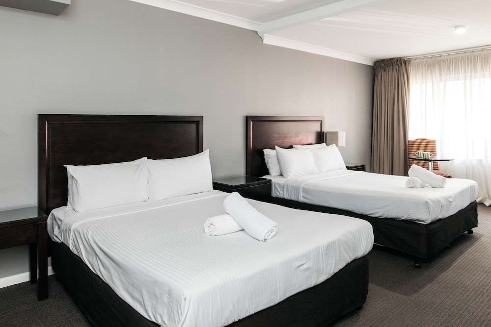 ROOM, TWIN BEDS